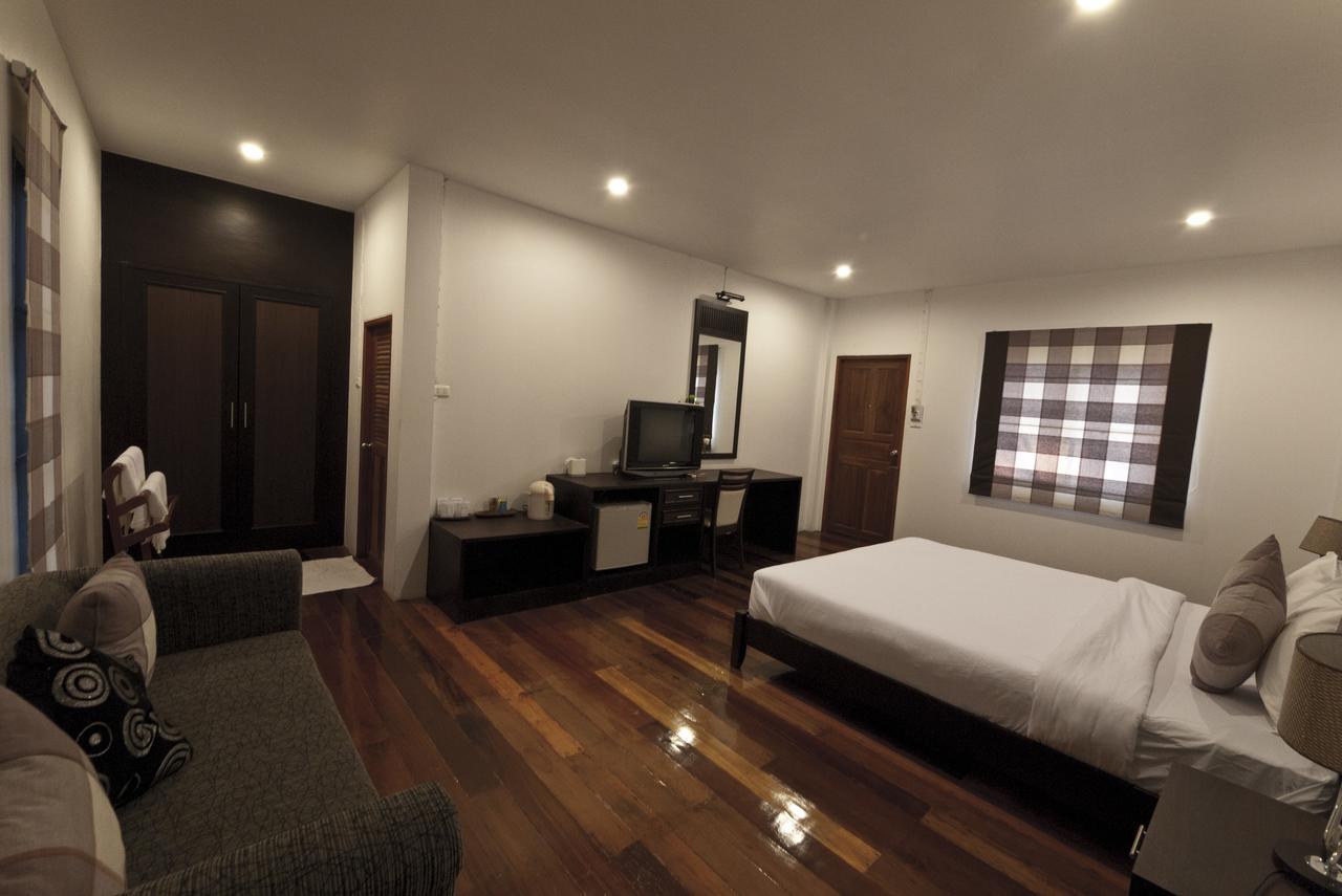 Tree House Hotel Sisaket Exterior foto