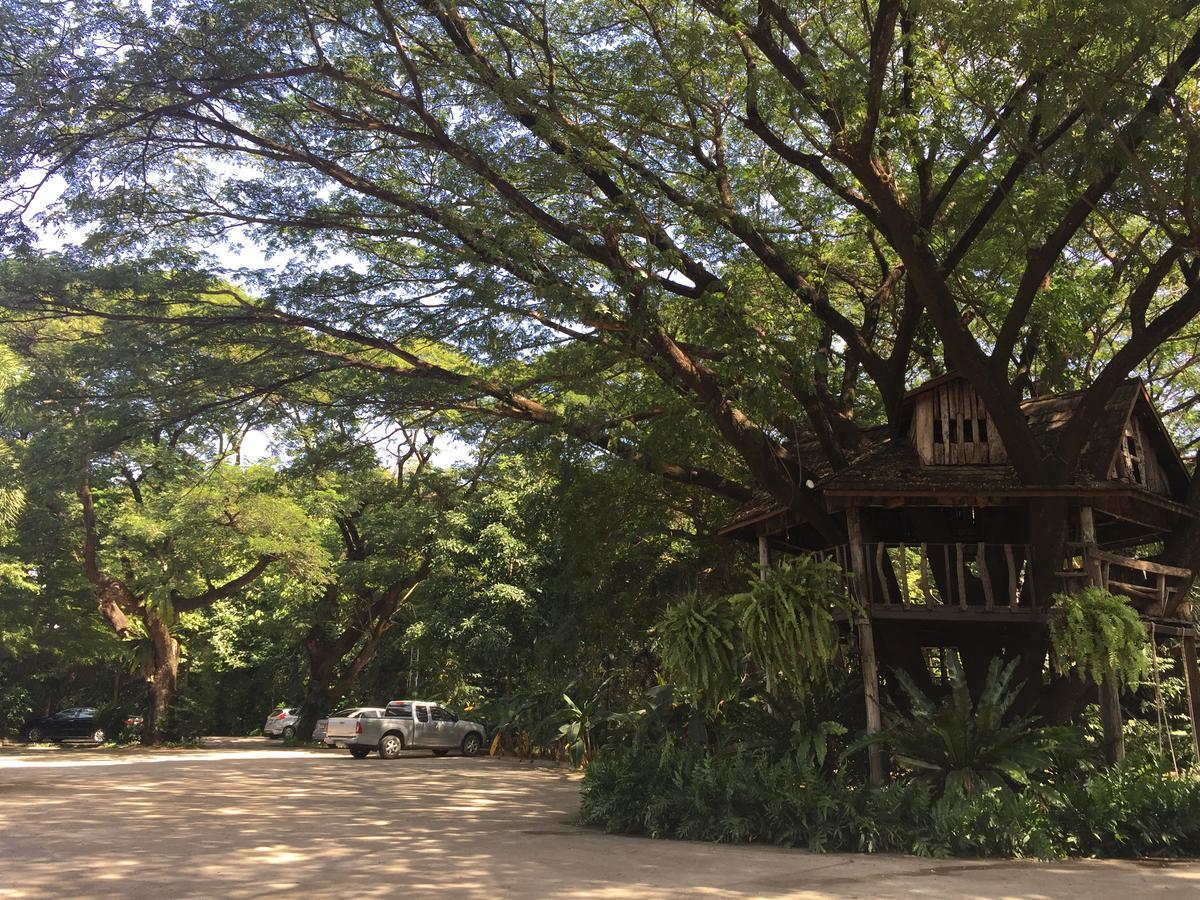 Tree House Hotel Sisaket Exterior foto