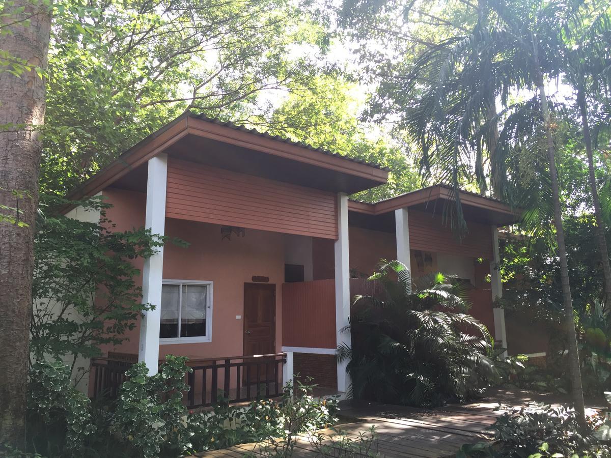 Tree House Hotel Sisaket Exterior foto