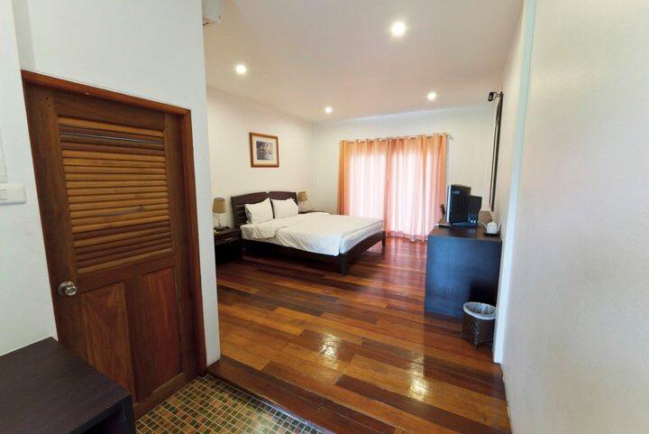 Tree House Hotel Sisaket Exterior foto